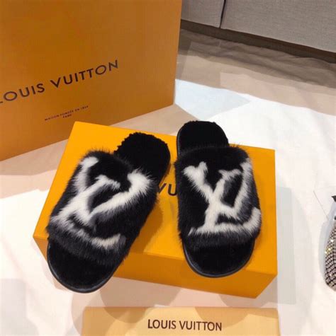 lv fur sliders